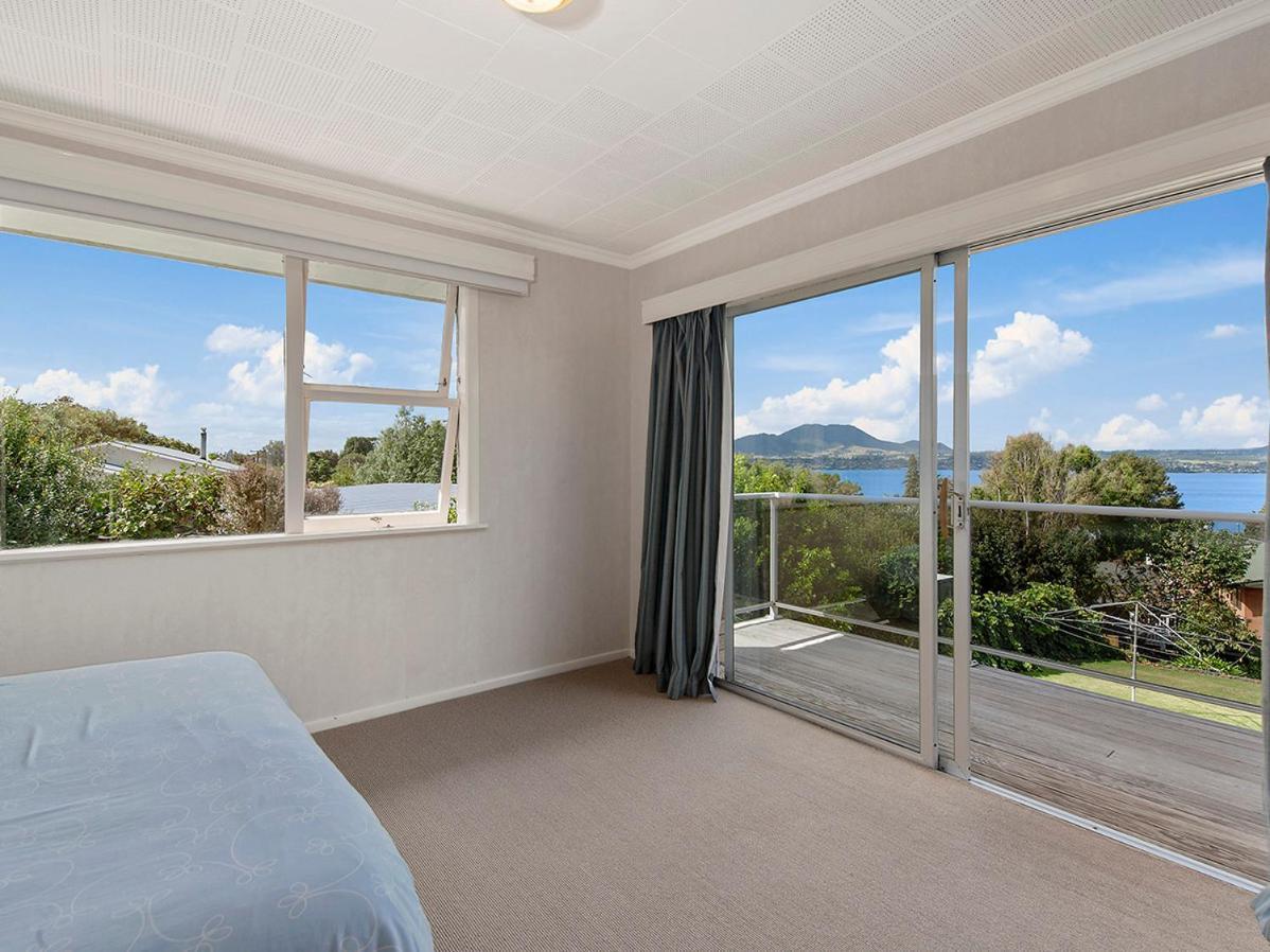 Lofty Lakeviews - Acacia Bay Holiday Home Taupo Exterior photo