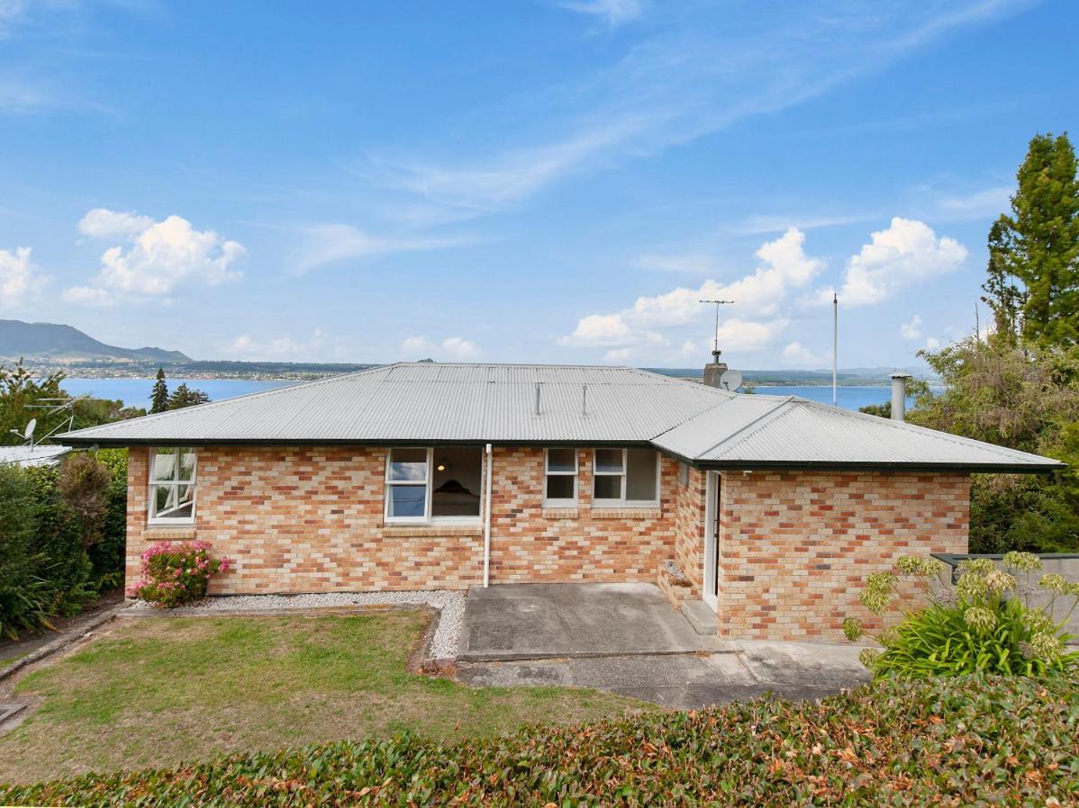Lofty Lakeviews - Acacia Bay Holiday Home Taupo Exterior photo