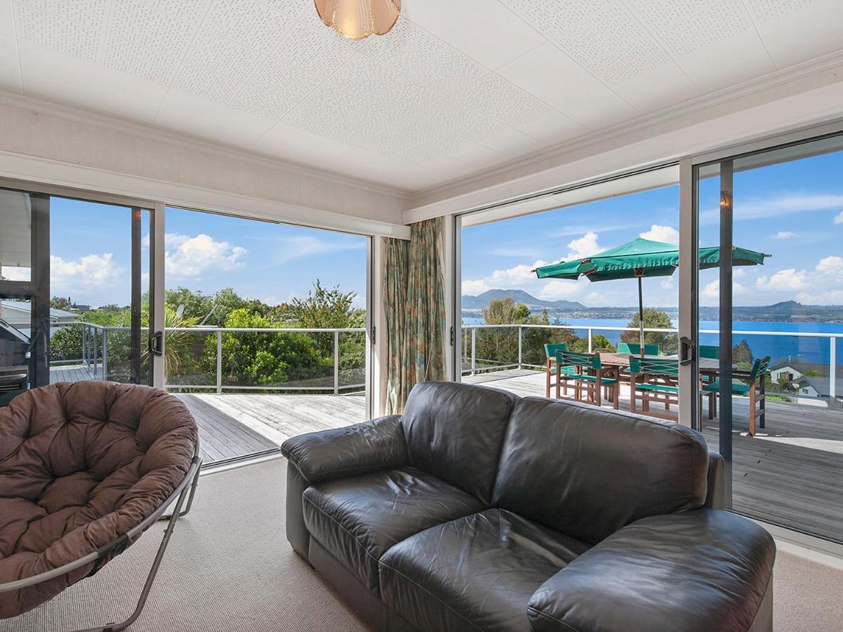 Lofty Lakeviews - Acacia Bay Holiday Home Taupo Exterior photo